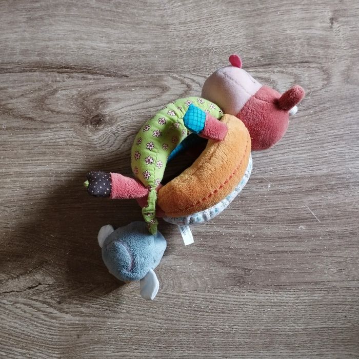 💖 Jouet peluche doudou éducatif hochet a poignées vache Vicky Lilliputiens 💖 #emyfleury_jouets - photo numéro 5