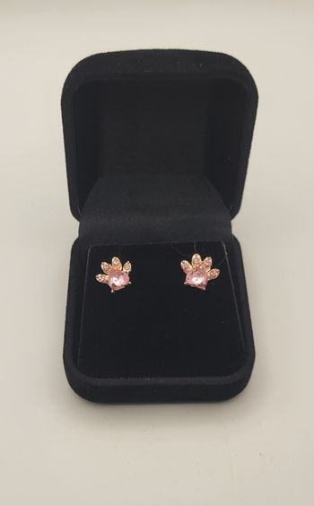 BOUCLES D'OREILLES CLOU PETITE PATTE CRISTAL ROSE DORE DANS LEUR BOITE ! NEUF !