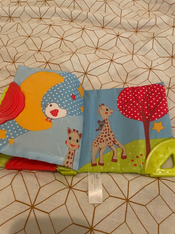 Livre d’éveil Sophie la girafe - photo numéro 3