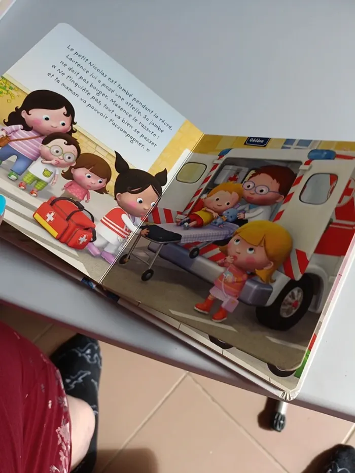 Livre petit garçon l'ambulance de Maxence - photo numéro 8