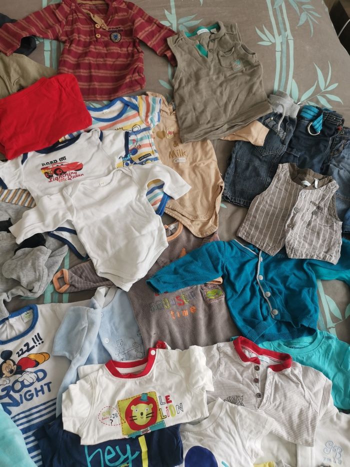 Lot de 47 vêtements bébé 6 mois - photo numéro 4