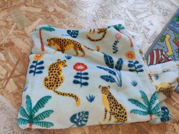 Plaid avec manches pour enfant