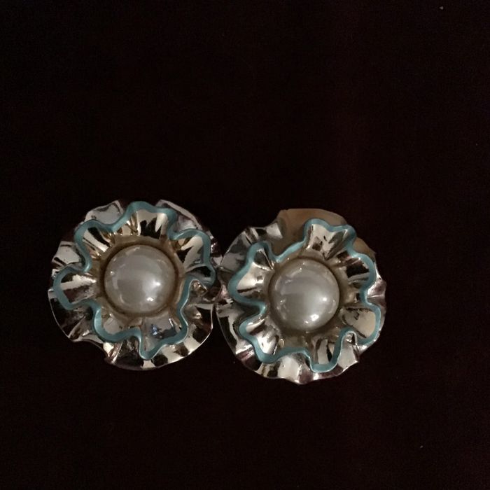 Très beaux clips vintage. Années 80