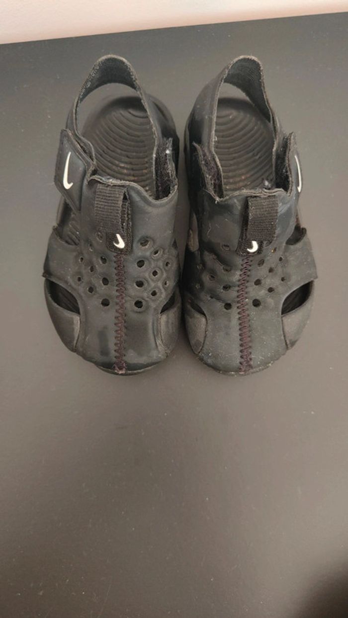 Sandales Nike pointure 21 - photo numéro 2