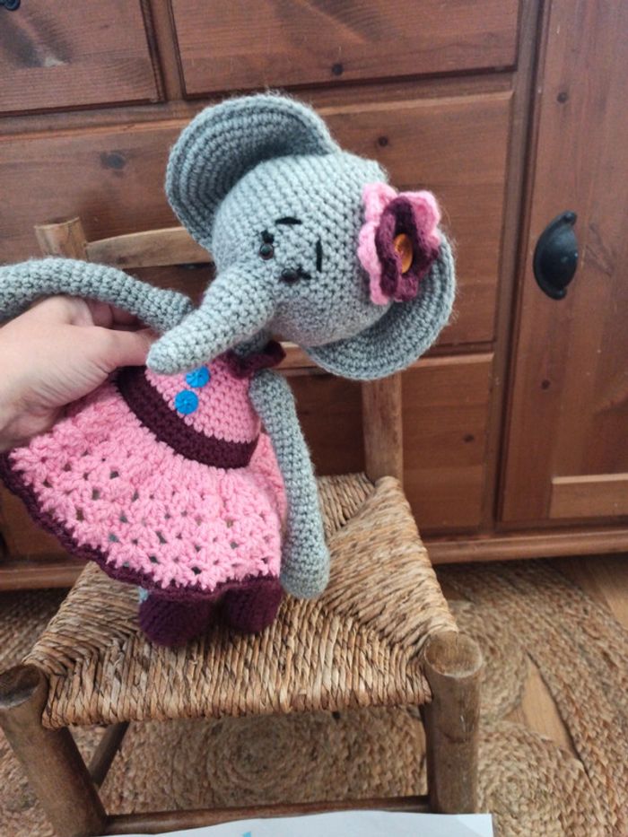 peluche madame éléphant crochet fait main - photo numéro 3
