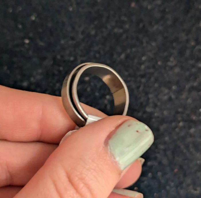 Bague en acier avec des scorpions - photo numéro 3