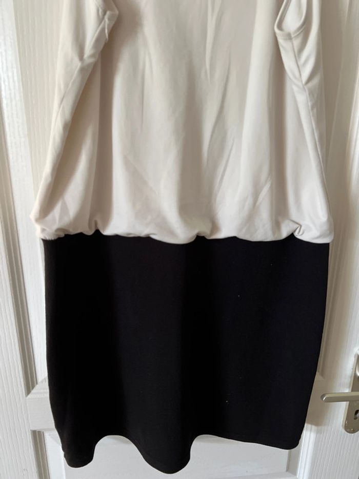 Robe blanc et noir - photo numéro 2