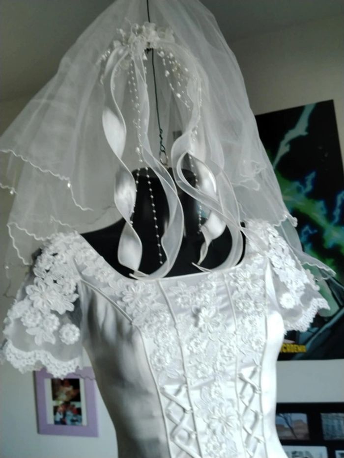 Robe de mariée chic et sophistiquée complicité la fête TBE avec accessoires - photo numéro 12