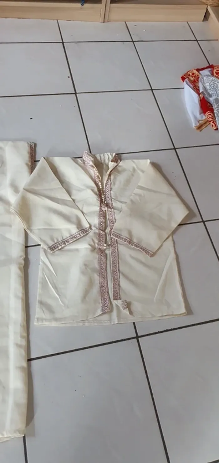 Lot cape et chemise 10 ans - photo numéro 2