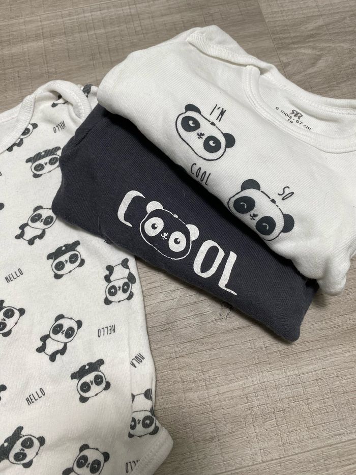 Lot de 4 Bodys - 6 Mois - photo numéro 3