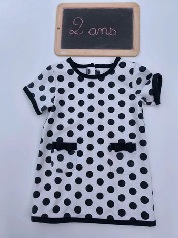 Belle robe Primark à pois taille 2 ans en bon état