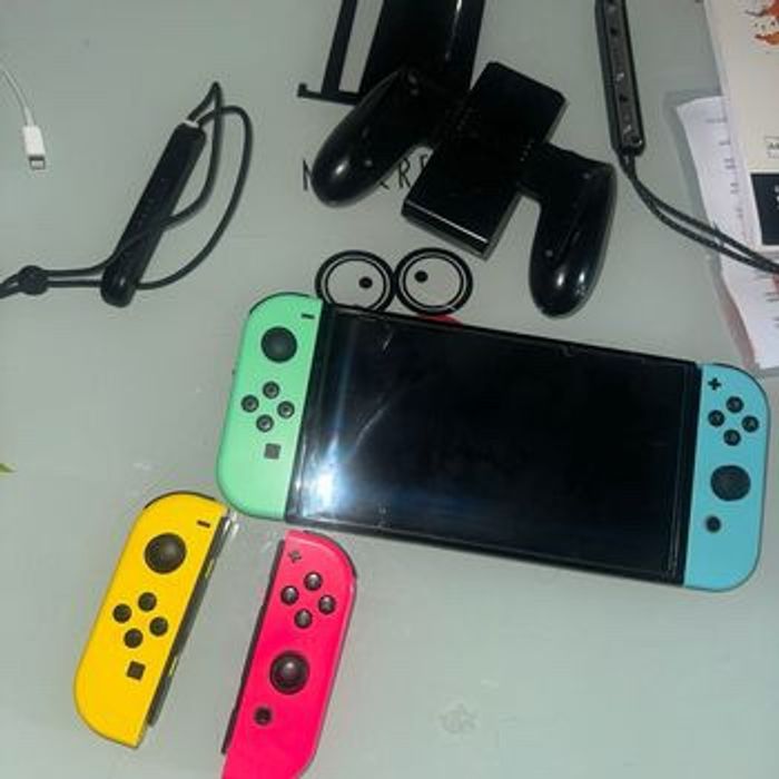 Nintendo Switch OLED – bon état – complète avec boîte - photo numéro 4