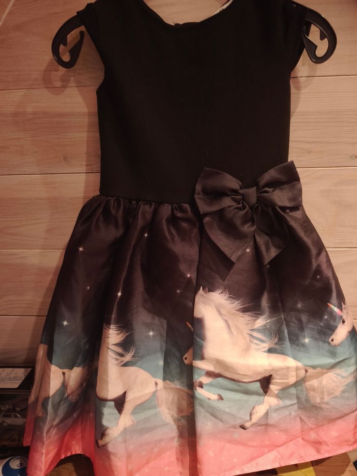 Robe noir et rose pour fillette H&M avec licornes taille 8-10 ans parfaite pour les fêtes de fin d'année - photo numéro 5
