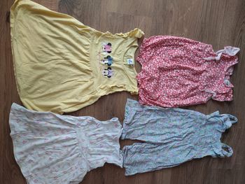 Lot robes fille 2-3 ans en bon état
