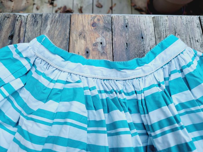 Magnifique jupe réversible 🏵 Okaïdi, tons bleu turquoise/vert, 12 ans - photo numéro 6