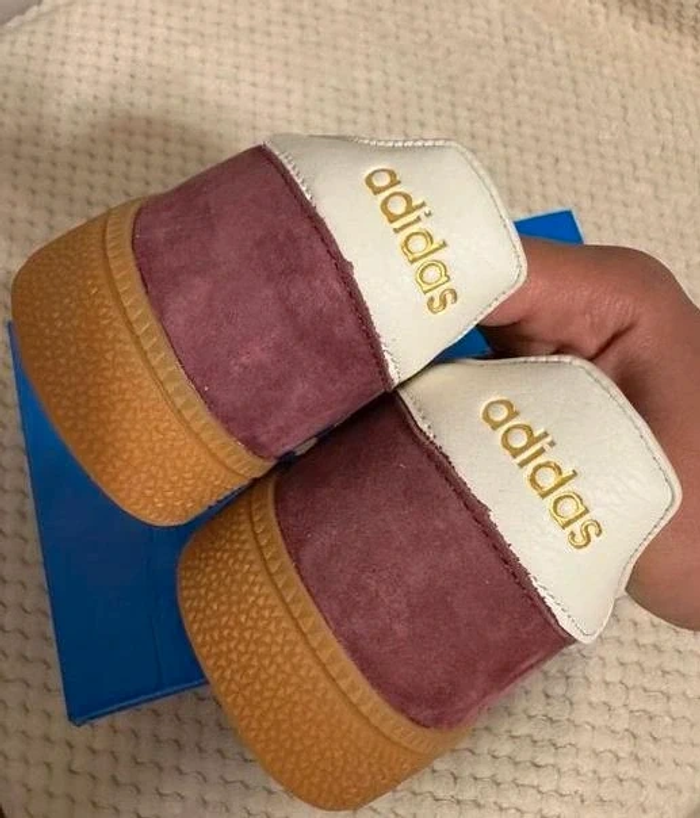 Adidas HANDBALL SPEZIAL  taille 40 - photo numéro 3