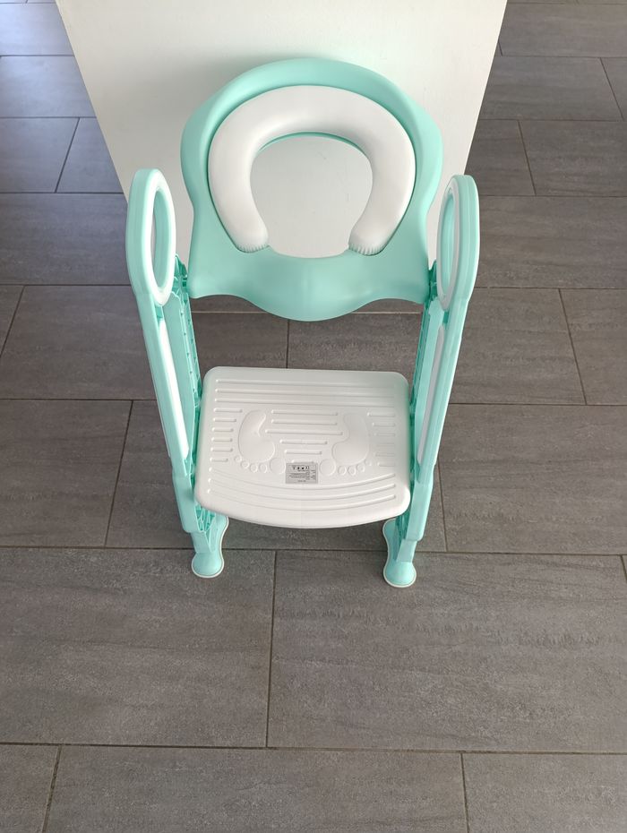 Rehausseur toilette avec marche pied neuf dans son emballage - photo numéro 2
