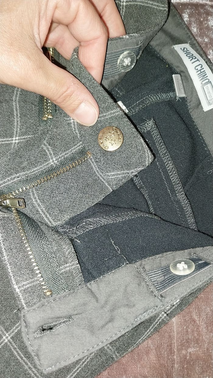 Short chino Okaidi Excellent état Taille 7 ans - photo numéro 2