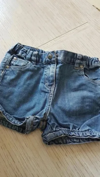 Short fille
