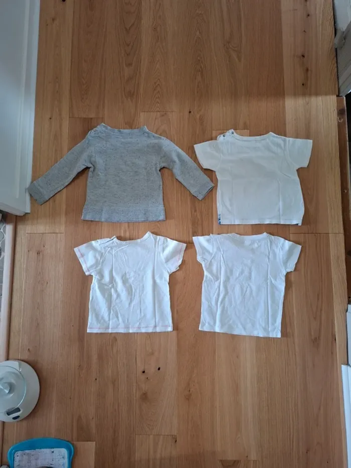 Lot 1 sweat + 3 t-shirts 23/24 mois - Très bon état - photo numéro 6
