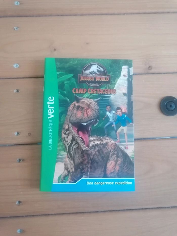 Livre jurassic world camp cretaceous