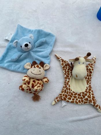 Lot de peluche doudous bébé girafe ourson