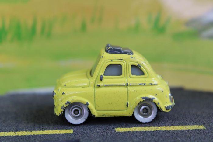 Disney Pixar cars Luigi - photo numéro 2