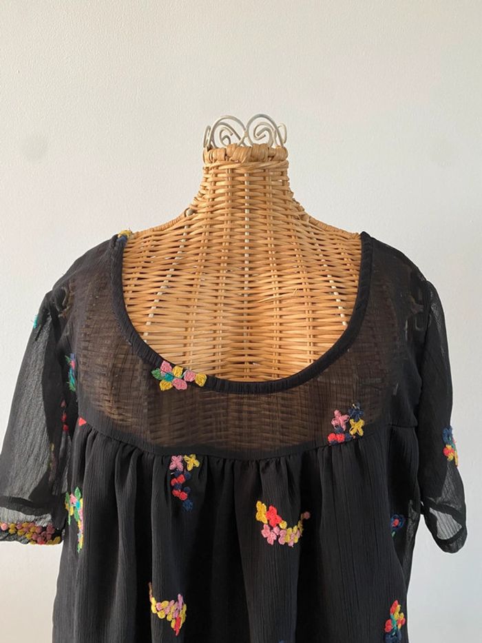 Blouse Miss Glammy Paris noire avec broderies fleurs multicolores taille 40 - photo numéro 3