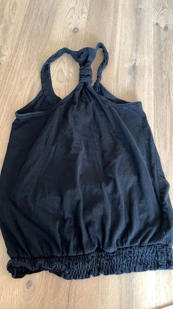 Haut noir sans manche