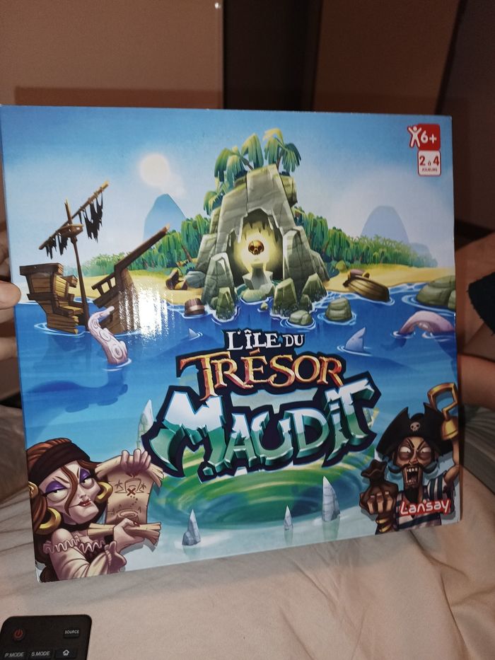 Jeu de société l'île au trésor maudit lansay Neuf.