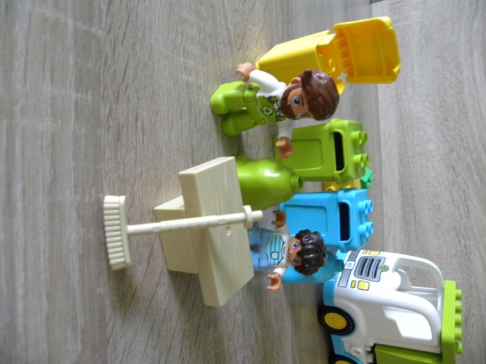 LEGO Duplo - le camion poubelle et tri sélectif 10945 - photo numéro 5