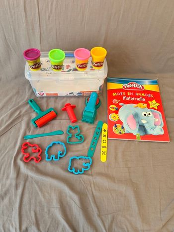 Lot pâtes à modeler et accessoires