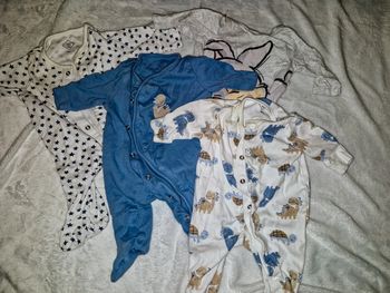 Lot 4 pyjamas