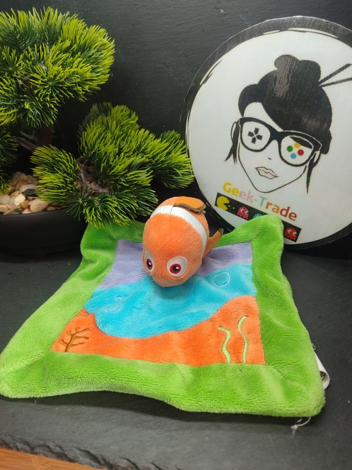 Doudou plat Poisson Némo nicotoy Disney vert orange bleu violet Blanc Carré Plat - photo numéro 1