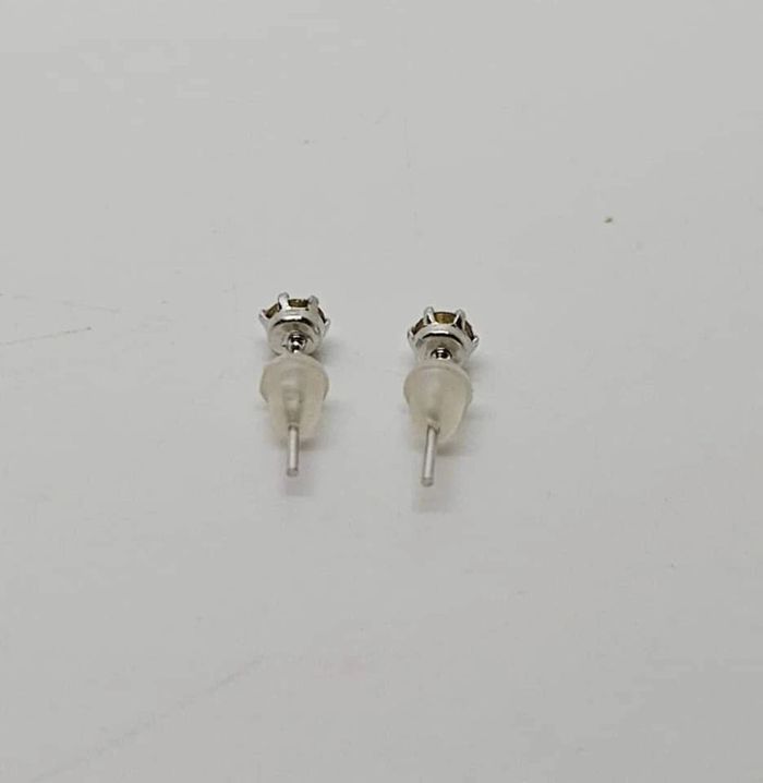 Paire de boucles d'oreilles.
Neuve 1a - photo numéro 2