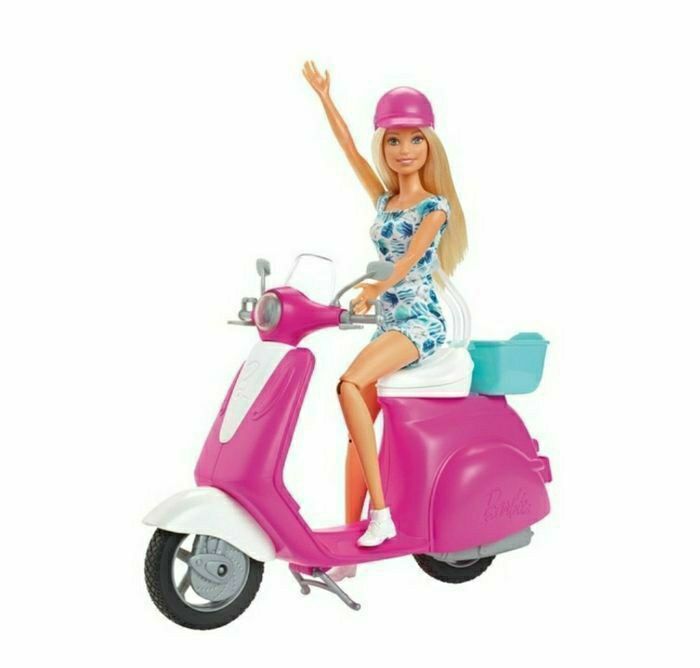 Barbie son scooter et accessoires