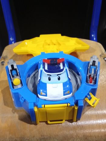 Garage transportable robot car poli