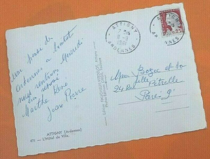 Carte postale ancienne Attigny (Ardennes) L' Hôtel de Ville - photo numéro 2