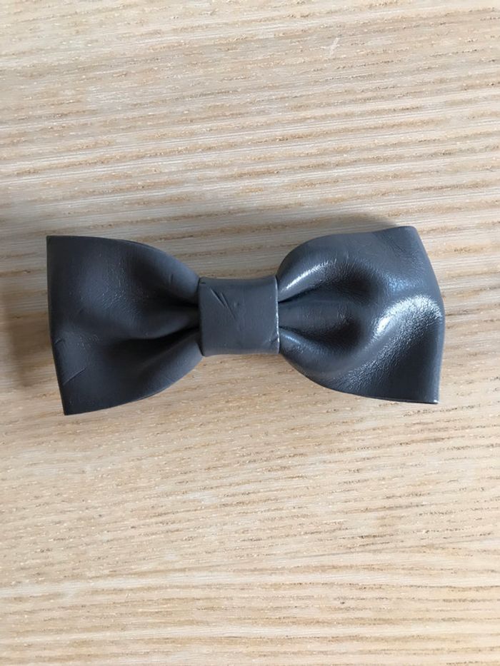 Barrette grise