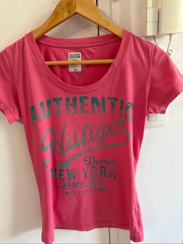 T-shirt manches courtes fuchsia taille 34 XS tommy Hilfiger - photo numéro 4