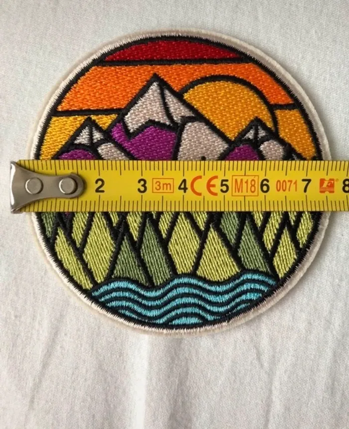Écusson patch brodé montagne neuf - photo numéro 2