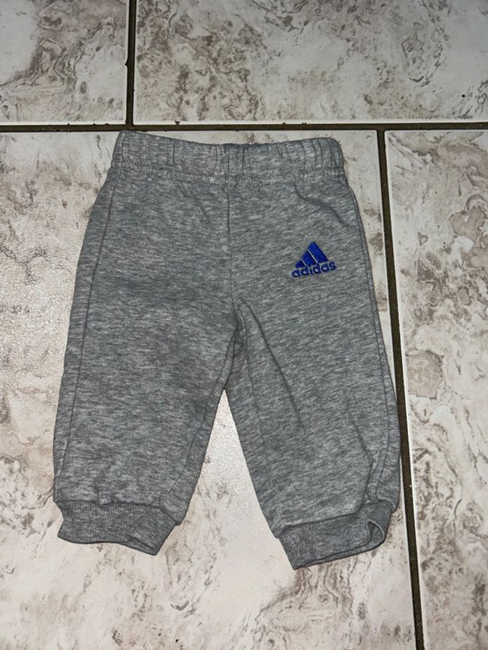 Jogging adidas