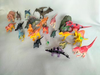 💚 Lot de 24 dinosaures en plastique 💚
