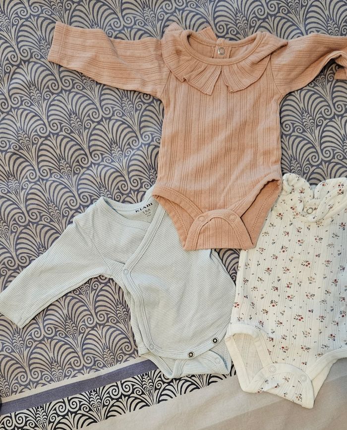 Vêtements bébé 0-1mois très bon état - photo numéro 4