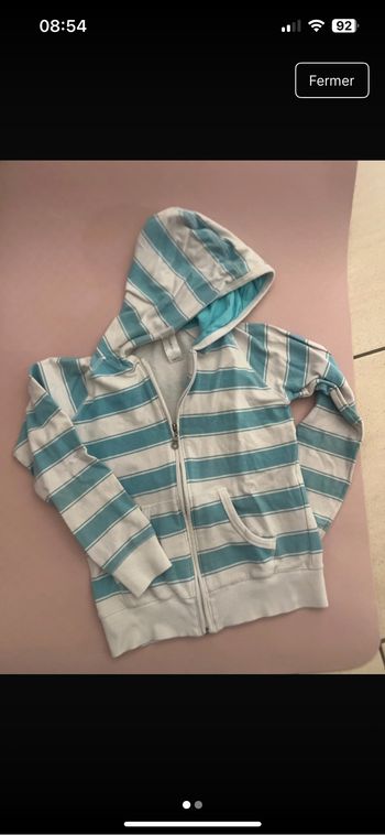 Gilet bleu et blanc à rayures