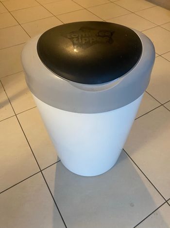 Poubelle à couche 