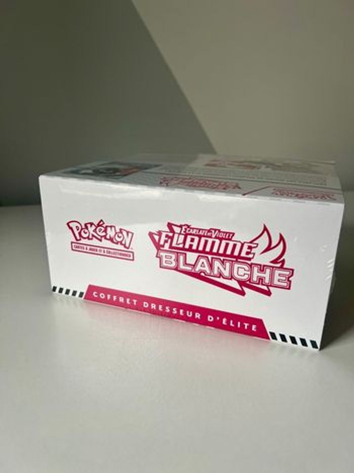 Etb coffret dresseur d’élite flamme blanche ev10.5 cartes Pokémon - photo numéro 4