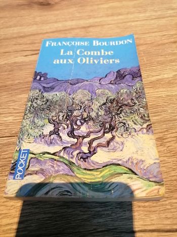 Livre la combe aux oliviers