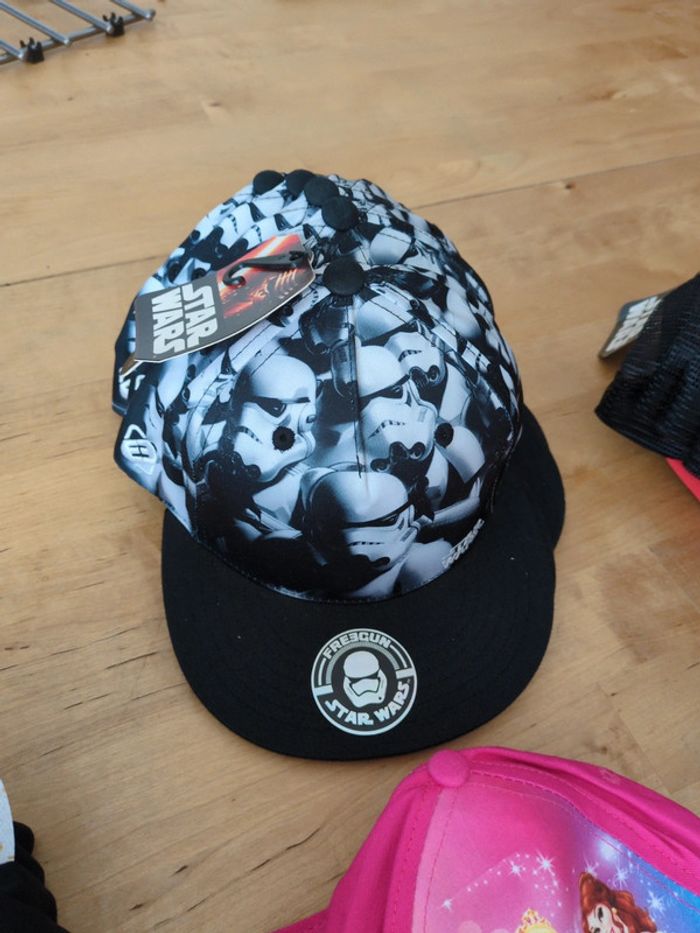 Lot de 43 casquettes enfants licence - photo numéro 6