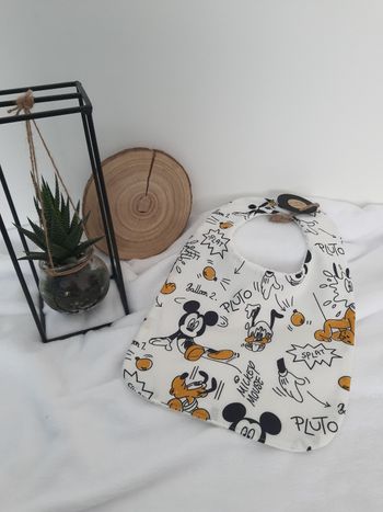 Bavoir avec pressions